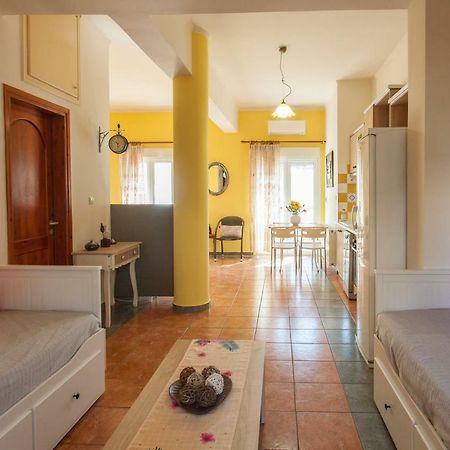 Evelia Apartment Galatas  Екстер'єр фото
