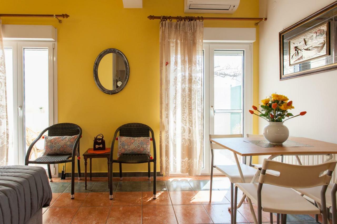 Evelia Apartment Galatas  Екстер'єр фото